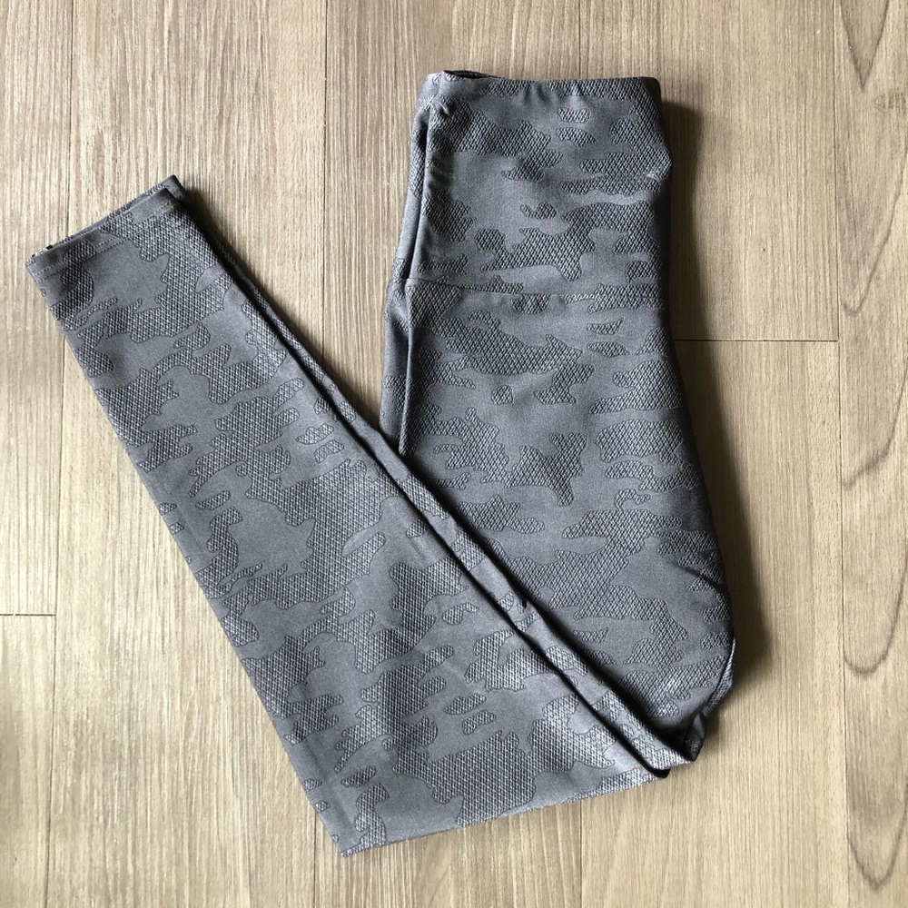 Onzie Jacquard Midi Legging - Carbon Camo
